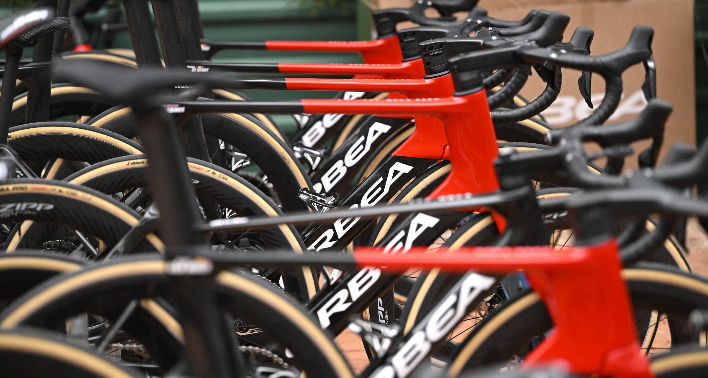 Orbea Orca Aero para correr en el adoquín.